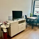 アパート Poziom 4 - Prywatny Prysznic, Wspolne Wc カトヴィツェ