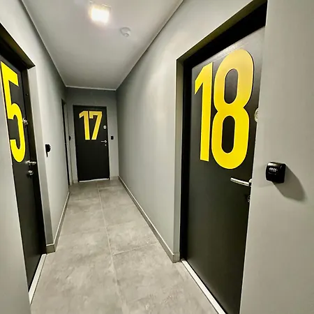 Poziom 4 - Prywatny Prysznic, Wspolne Wc * Katowice