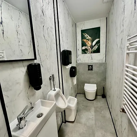 Poziom 4 - Prywatny Prysznic, Wspolne Wc Apartmán