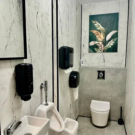Poziom 4 - Prywatny Prysznic, Wspolne Wc Apartmán *