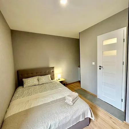 Poziom 4 - Prywatny Prysznic, Wspolne Wc Apartmán *