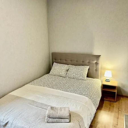 아파트 Poziom 4, Prywatna Lazienka, Wspolna Toaleta, Free Wi-fi, Free Parking 카토비체