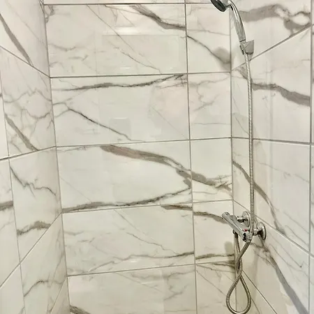 Poziom 4 - Prywatny Prysznic, Wspolne Wc *