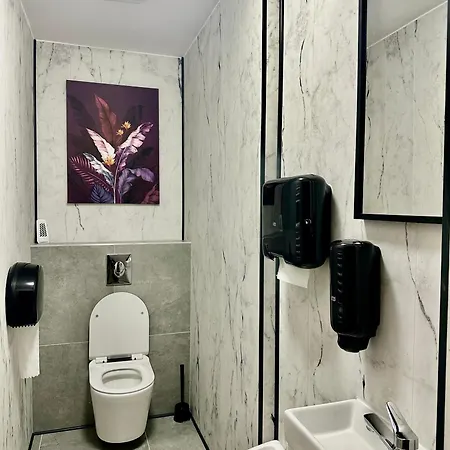 Poziom 4 - Prywatny Prysznic, Wspolne Wc Apartmán