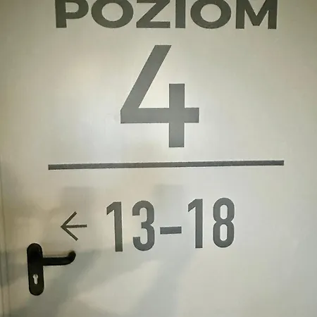 Poziom 4 - Prywatny Prysznic, Wspolne Wc Apartmán *