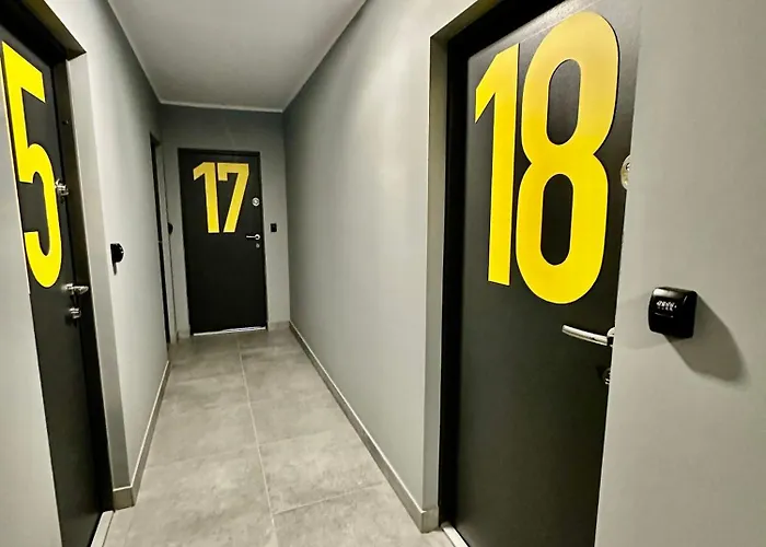 Poziom 4 - Prywatny Prysznic, Wspolne Wc * Katowice