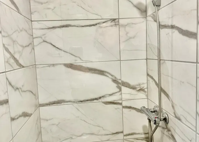 Poziom 4 - Prywatny Prysznic, Wspolne Wc *