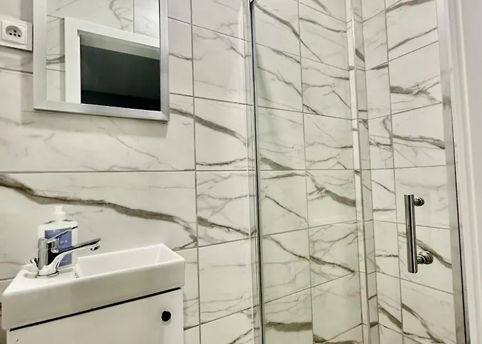 Poziom 4 - Prywatny Prysznic, Wspolne Wc Katowice